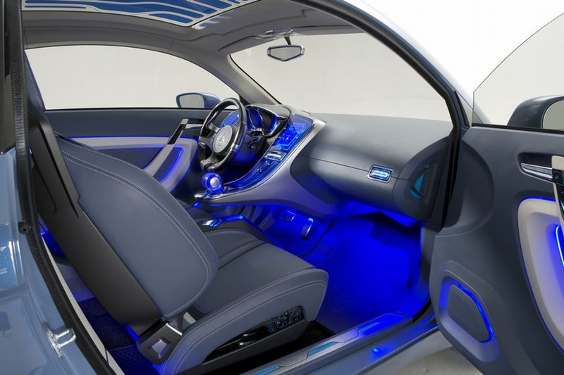 Illustration for article titled Mitsubishi iMiEV Sport Air Concept: Similar Body, Tron-Like Interior